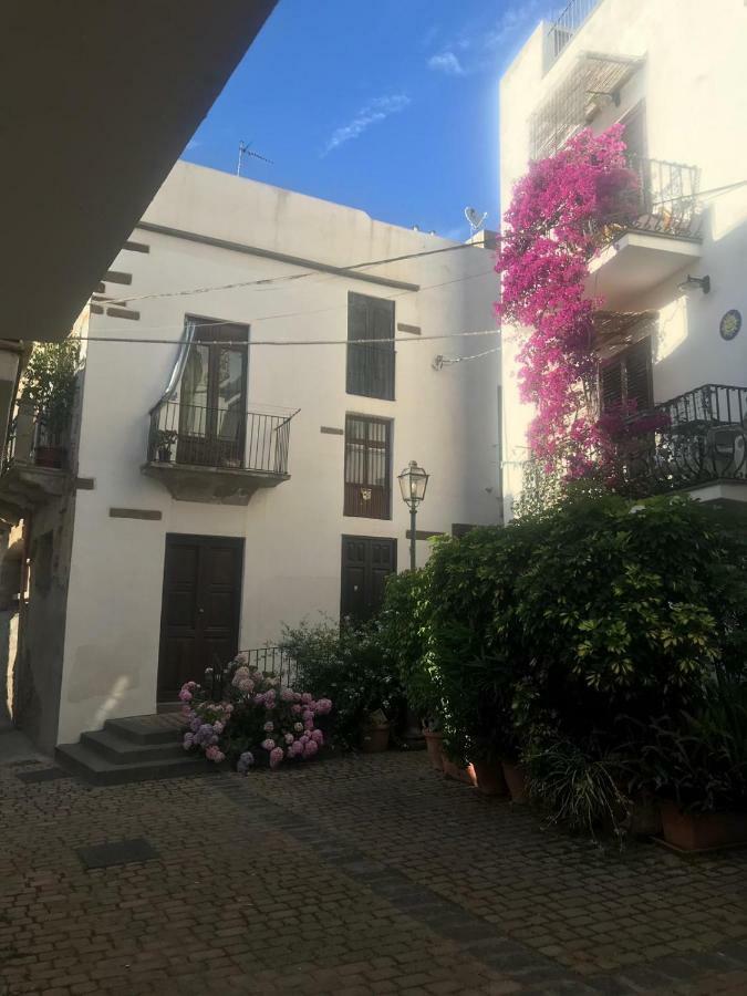 Апартаменти Casa Isabella Loc Turist Br Ліпарі Екстер'єр фото